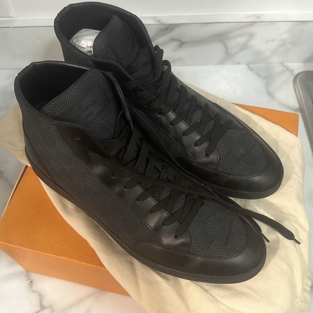 Louis Vuitton Men’s Sneaker - Picture 2 of 5